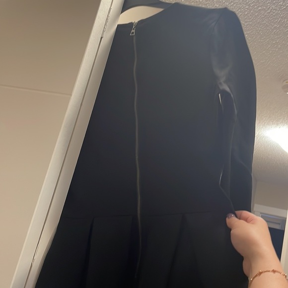 Semi formal black dress，has pockets on both sides - Picture 4 of 4